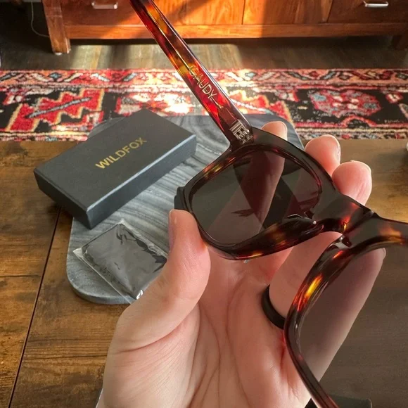 RARE FLAWLESS NIB Wildfox GAUDY Tortoise Shell Sunglasses Wildfox Gaudy Sunglasses Square Shape Fireworks Explosion  main image 4